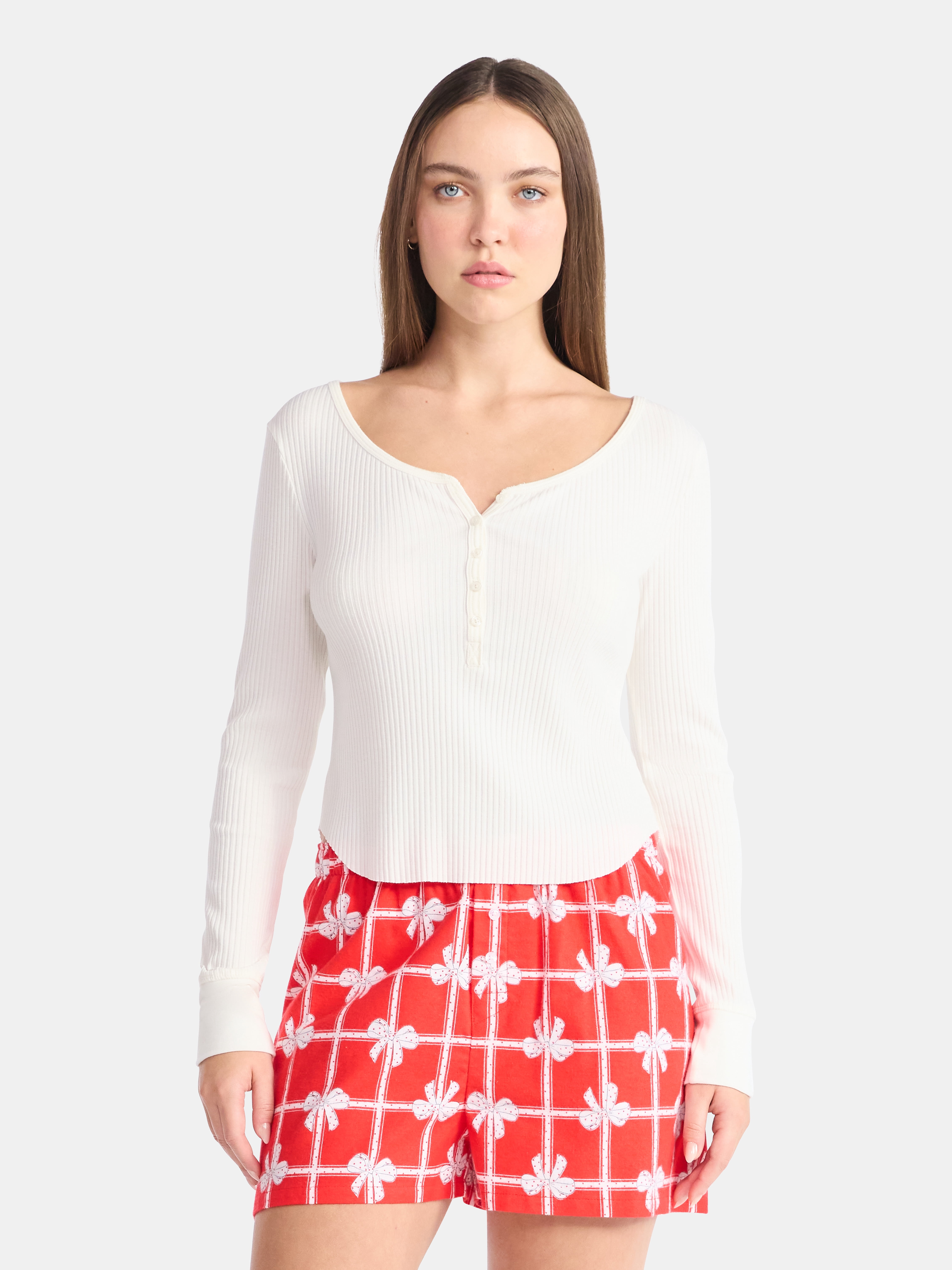No Boundaries Scoop Neck Shirttail Henley with Long Sleeves, Women's