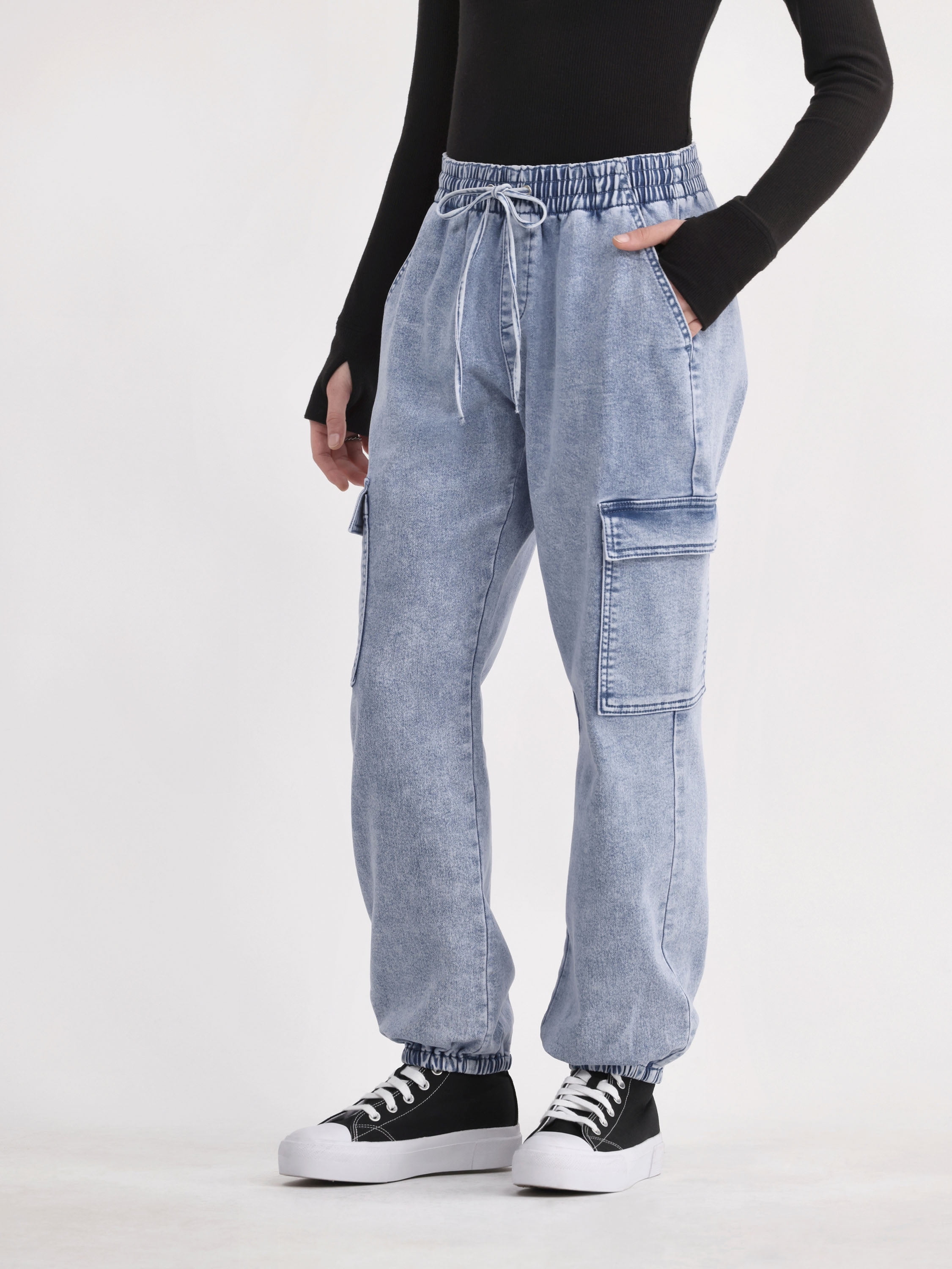 No Boundaries High Rise Metallic Cargo Pants, 30.5 No Boundaries High Rise Metallic Cargo Pants, 30.5