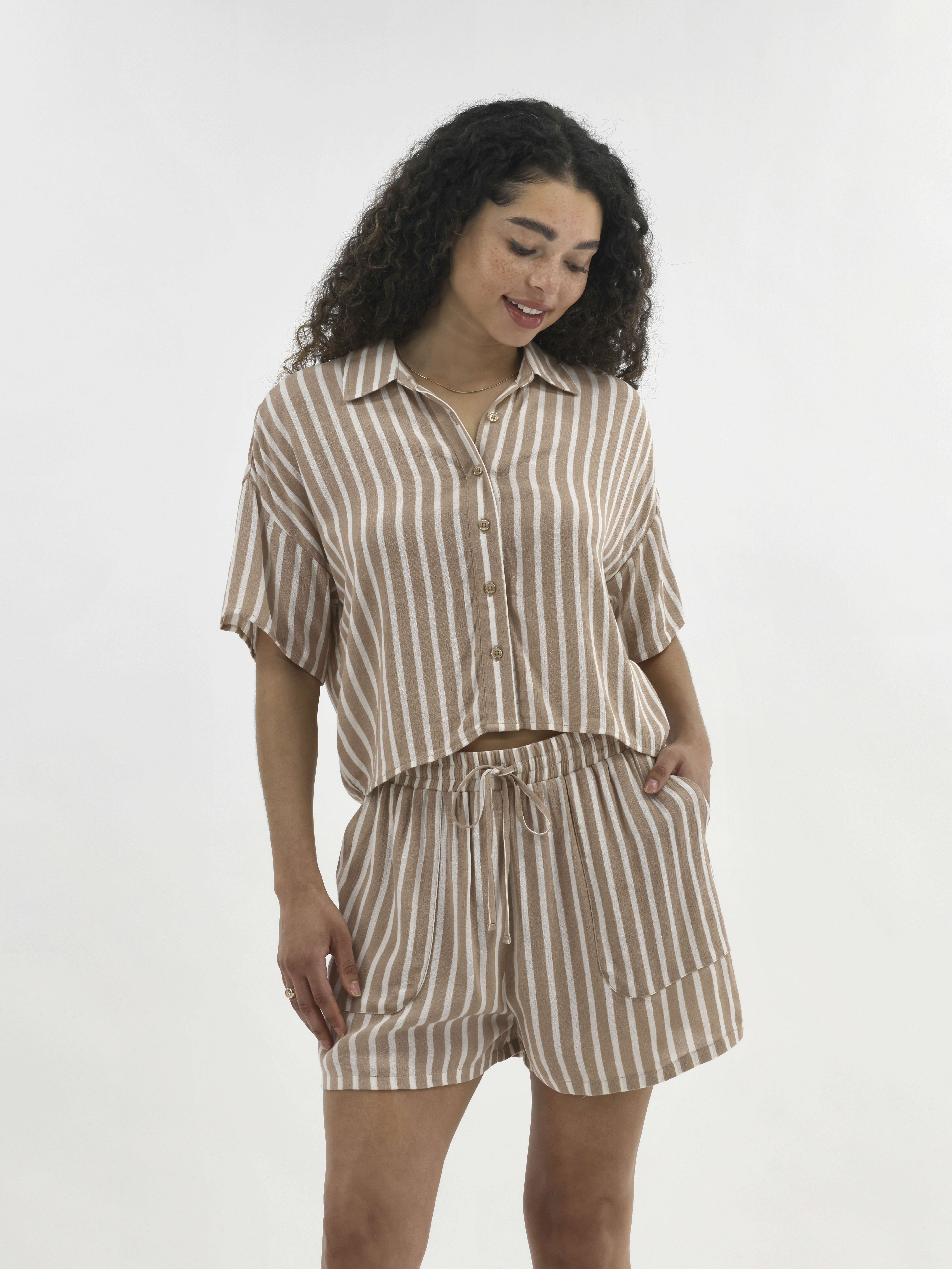 No Boundaries Woven Button Front Top and Shorts Set, 2-Piece, Women's
