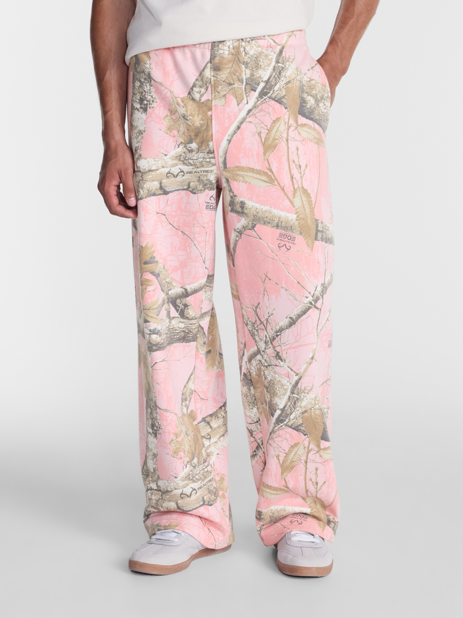 No Boundries Realtree Vintage Faded Wash Fleece Pant: How It Stacks Up