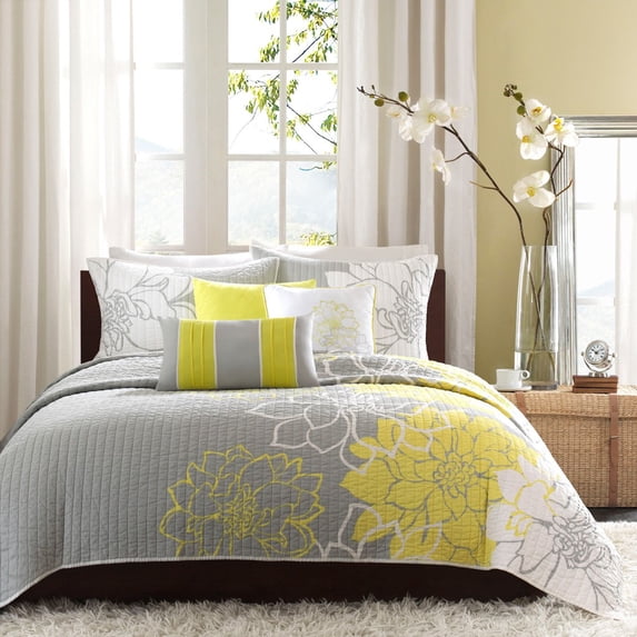 Noaman 6-Piece Printed Cotton Quilt Set with Throw Pillows, Reversible King/Cal King Bedding, Taupe Grey/Yellow