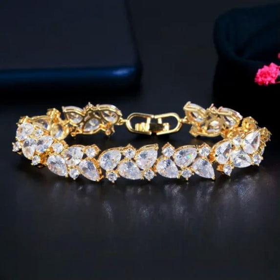 Noble African Gold Cubic Zirconia Drop Round Stone Cluster Bracelet for Ladies