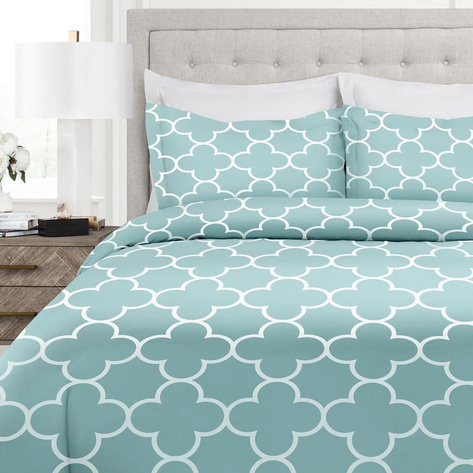 Noble Linen's 3 Piece Duvet Cover Set with Clover Pattern