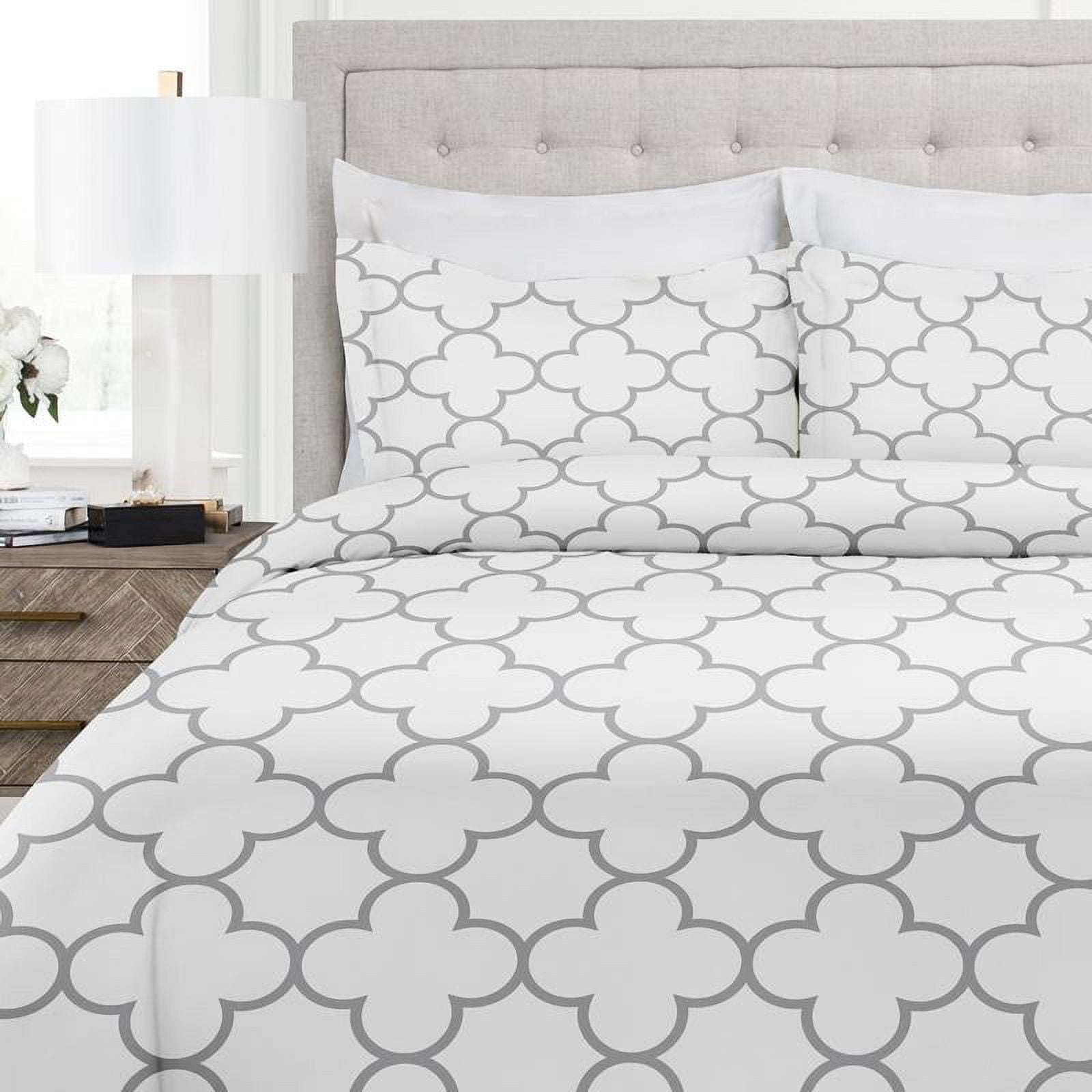 Noble Linen's 3 Piece Duvet Cover Set with Clover Pattern
