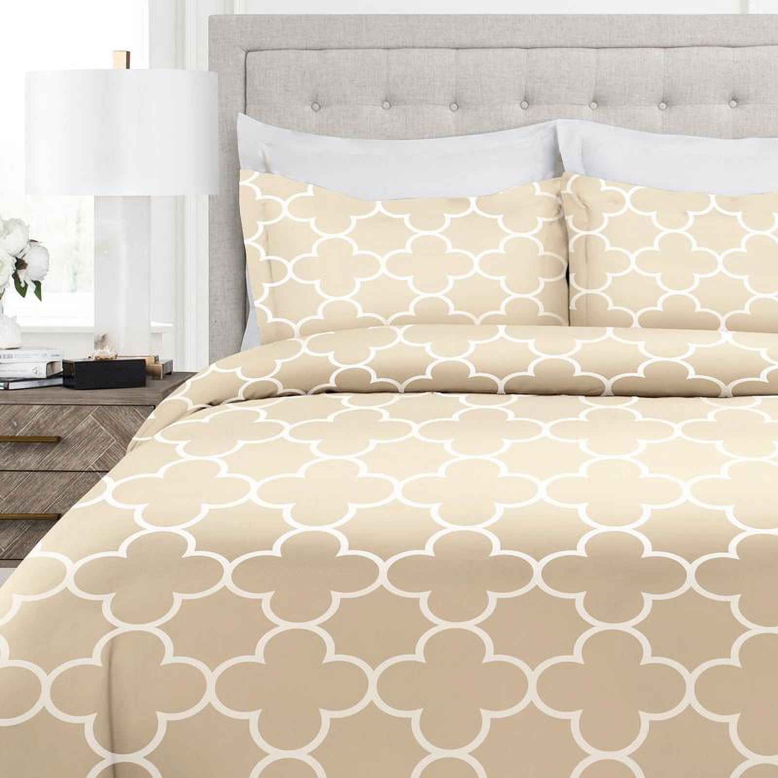 Noble Linen's 3 Piece Duvet Cover Set with Clover Pattern