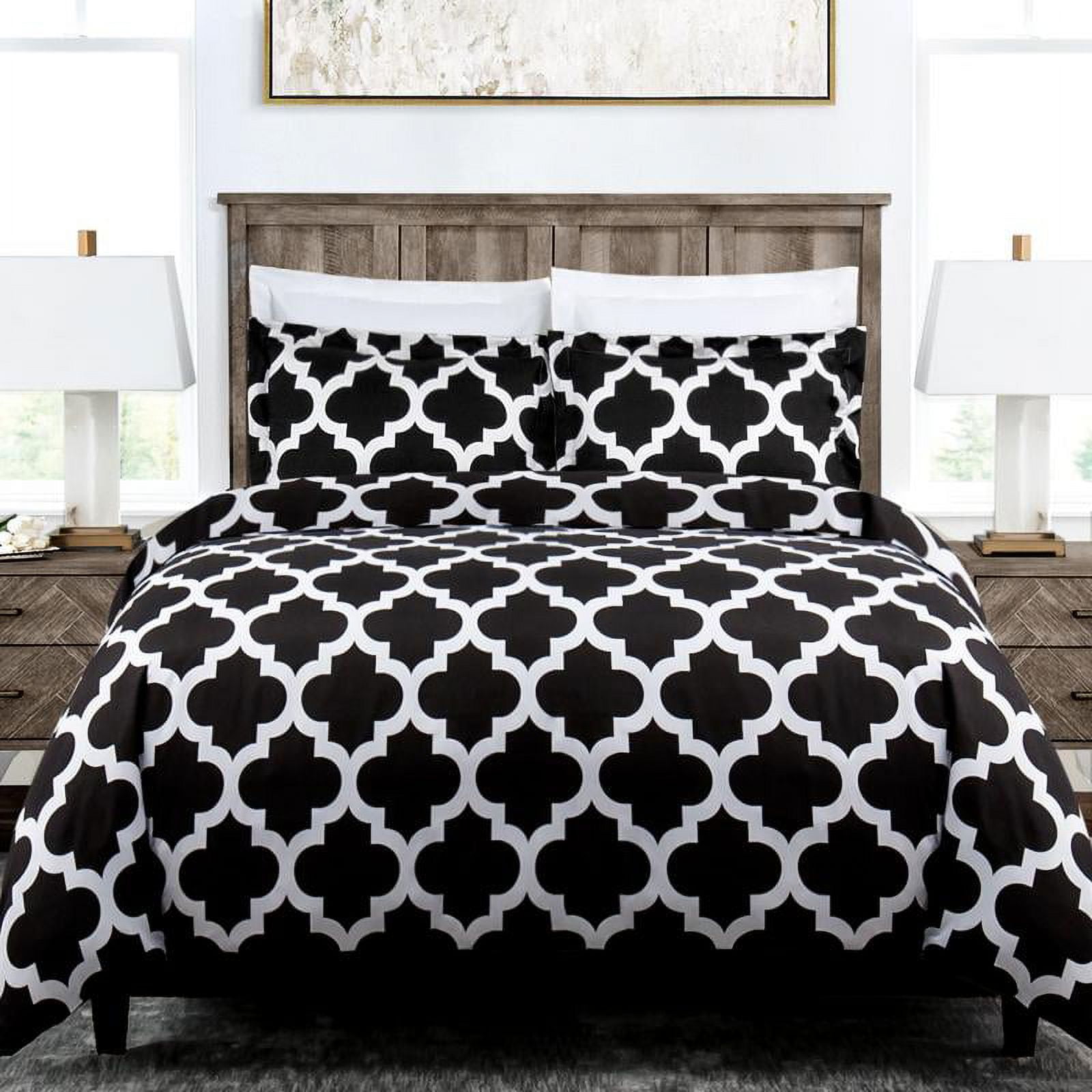 Noble Linen's 3 Piece Duvet Cover Set with Quatrefoil Pattern