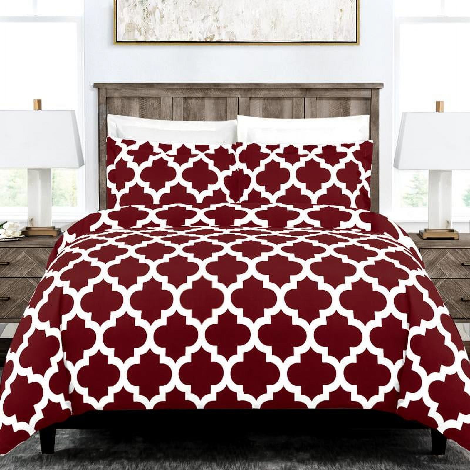 Noble Linen's 3 Piece Duvet Cover Set with Quatrefoil Pattern