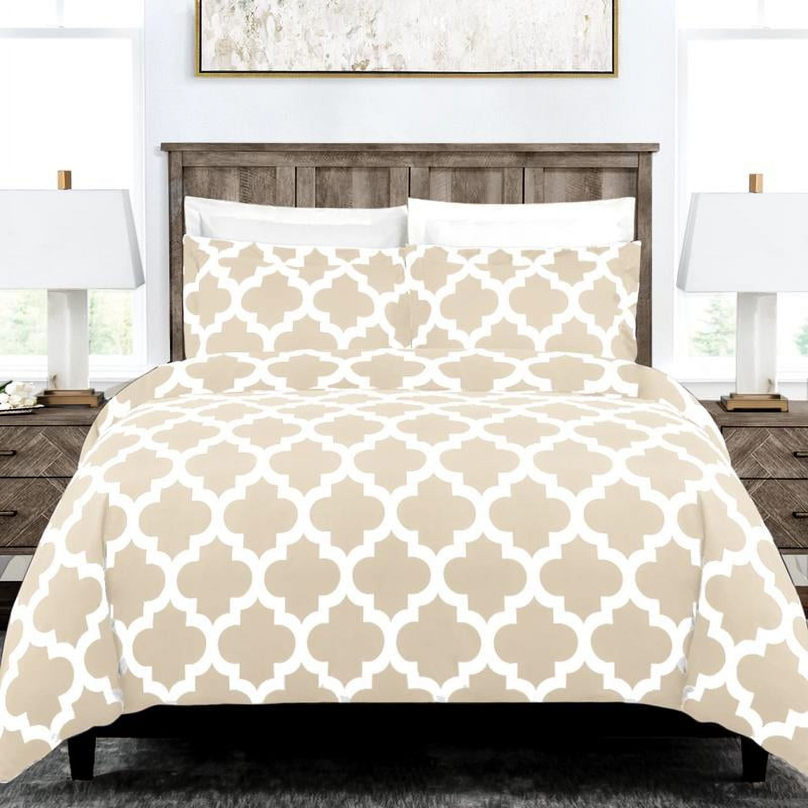 Noble Linen's 3 Piece Duvet Cover Set with Quatrefoil Pattern
