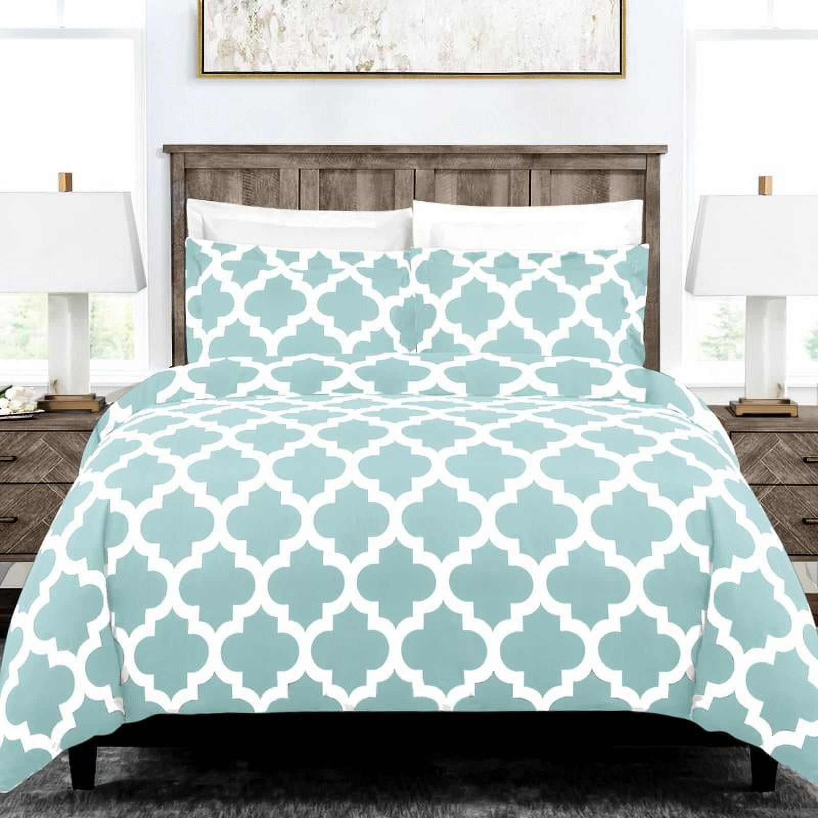 Noble Linen's 3 Piece Duvet Cover Set with Quatrefoil Pattern
