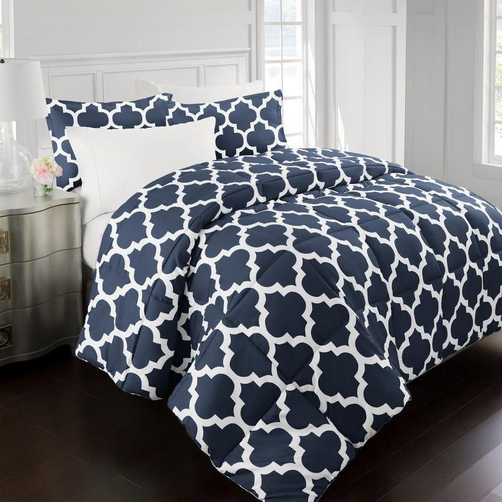Noble Linen's Goose Down Alternative Comforter with Quatrefoil Pattern