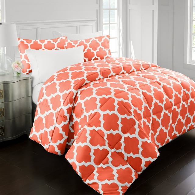 Noble Linen's Goose Down Alternative Comforter with Quatrefoil Pattern