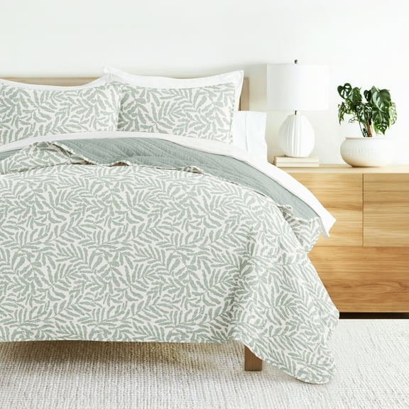 Noble Linens 3-Piece Eucalyptus Tossed Ferns Reversible Quilt Set, King
