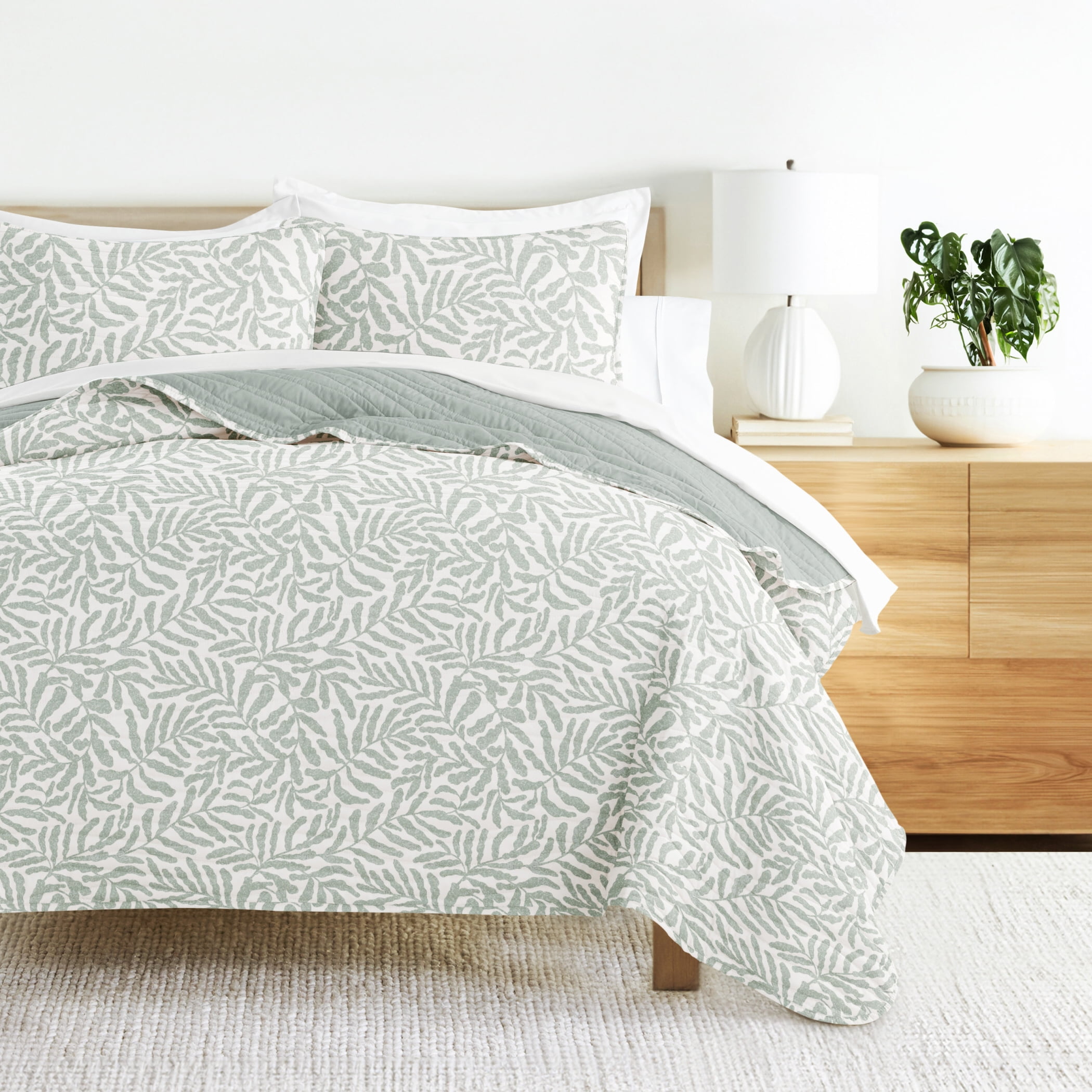 Noble Linens 3-Piece Eucalyptus Tossed Ferns Reversible Quilt Set, Twin