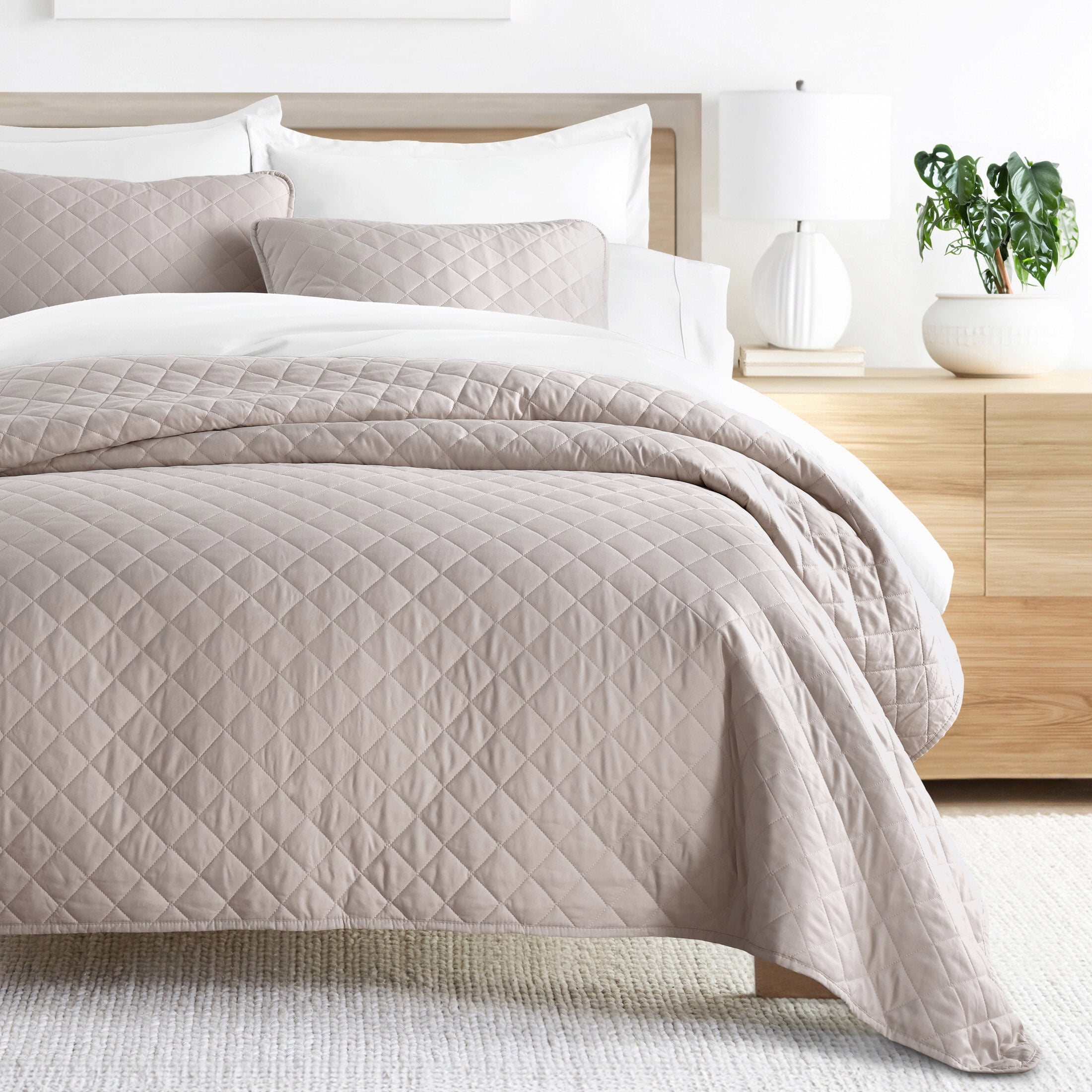 Noble Linens 3-Piece Latte Diamond Quilt Set, Twin / Twin XL