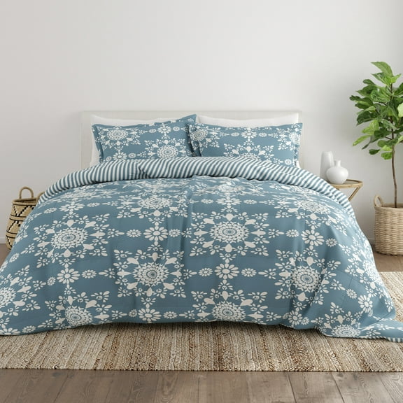 Noble Linens 3-Piece Light Blue Daisy Medallion Reversible Print Comforter Set, Full/Queen