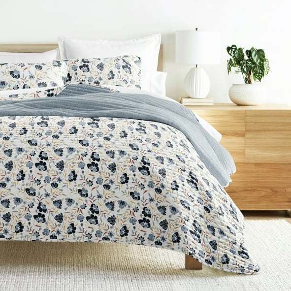 Noble Linens 3-Piece Light Blue French Jacobean Reversible Quilt Set, Queen