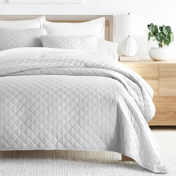 Noble Linens 3-Piece Light Gray Diamond Quilt Set, Full/Queen