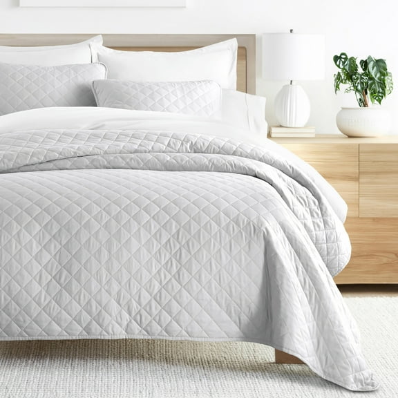 Noble Linens 3-Piece Light Gray Diamond Quilt Set, King / CalKing