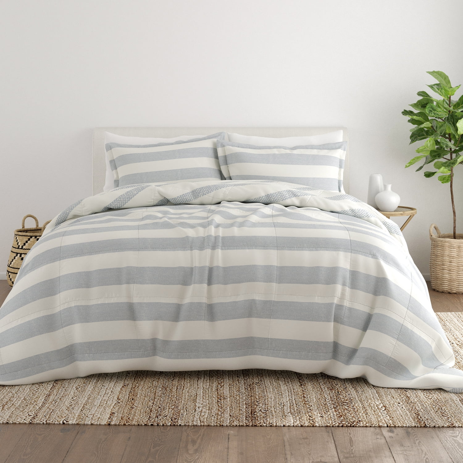 Noble Linens 3-Piece Light Gray Distressed Stripe ReversiblePrint Comforter Set, King/CalKing