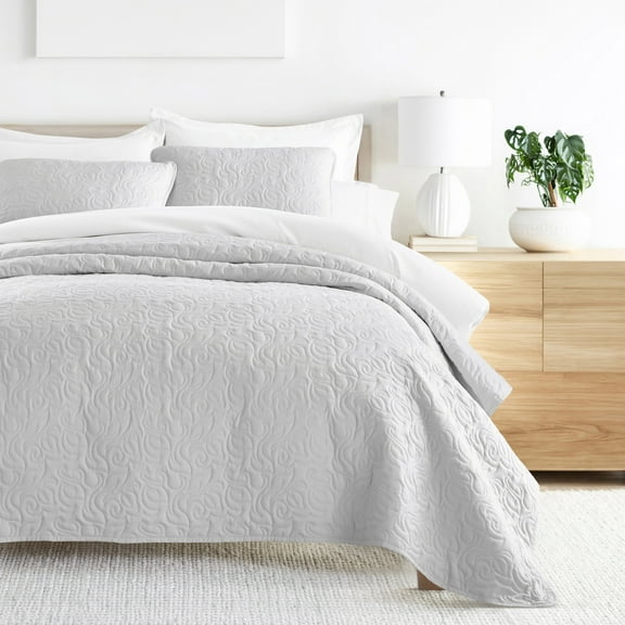 Noble Linens 3 Piece Light Gray Floral Stitch Quilt Set, King / CalKing