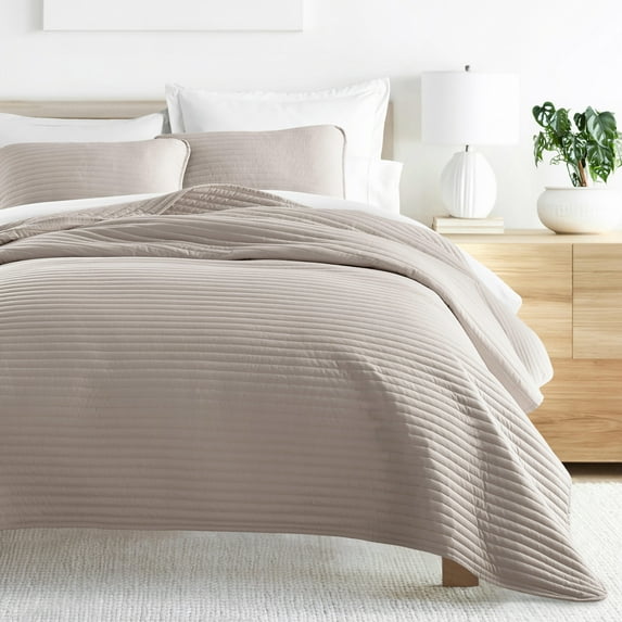 Noble Linens 3 Piece Light Gray Stripe Stitch Quilt Set, King / CalKing