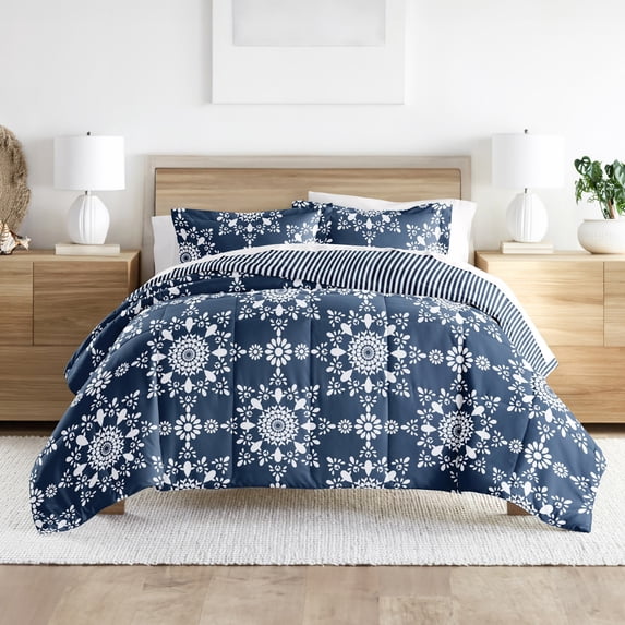 Noble Linens 3-Piece Navy Daisy Medallion Reversible Print Comforter Set, Full/Queen