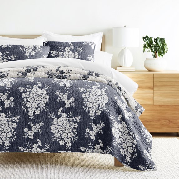 Noble Linens 3-Piece Navy Distressed Bouquet Reversible Quilt Set, Twin