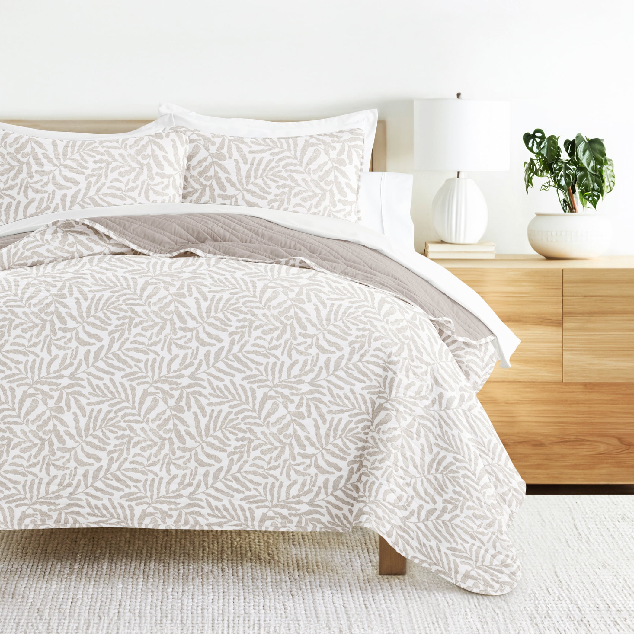 Noble Linens 3-Piece Taupe Tossed Ferns Reversible Quilt Set, Twin
