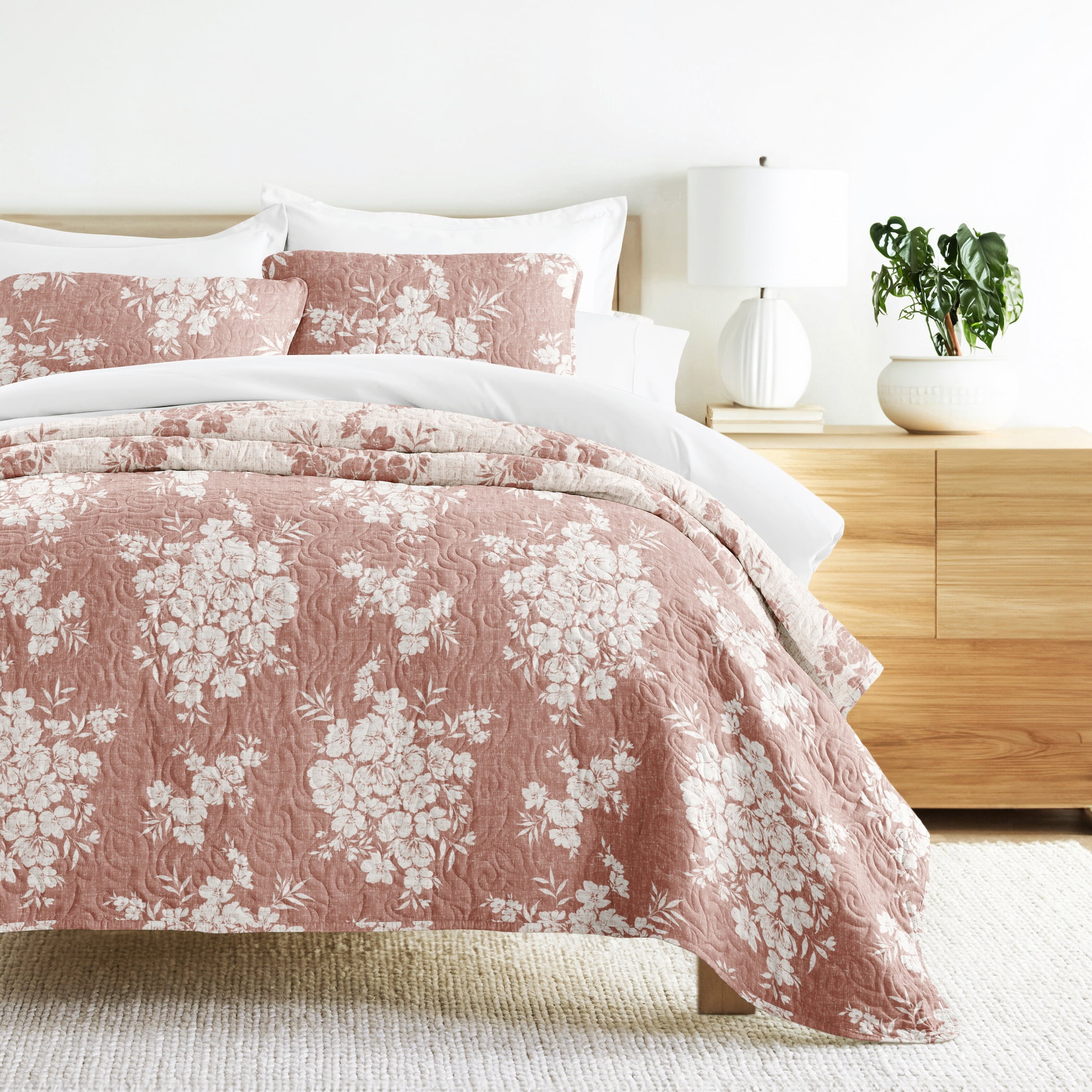 Noble Linens 3-Piece Terracotta Distressed Bouquet Reversible Quilt Set, Queen