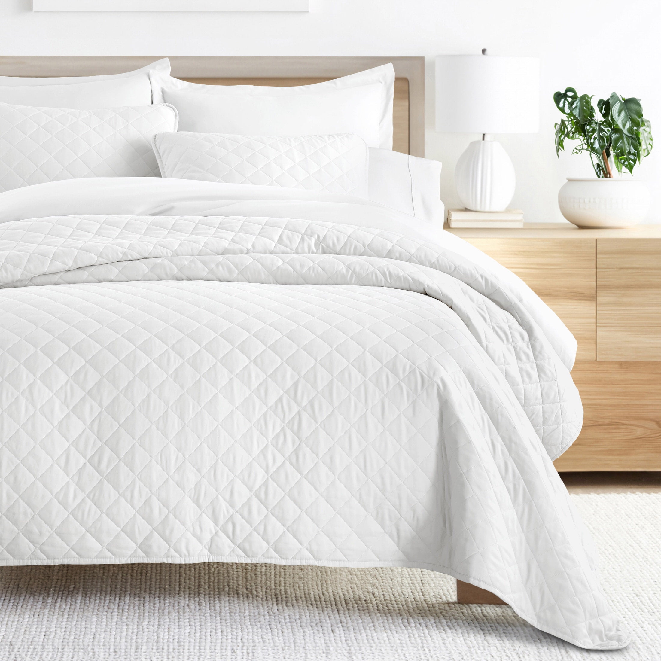 Noble Linens 3-Piece White Diamond Quilt Set, King / CalKing