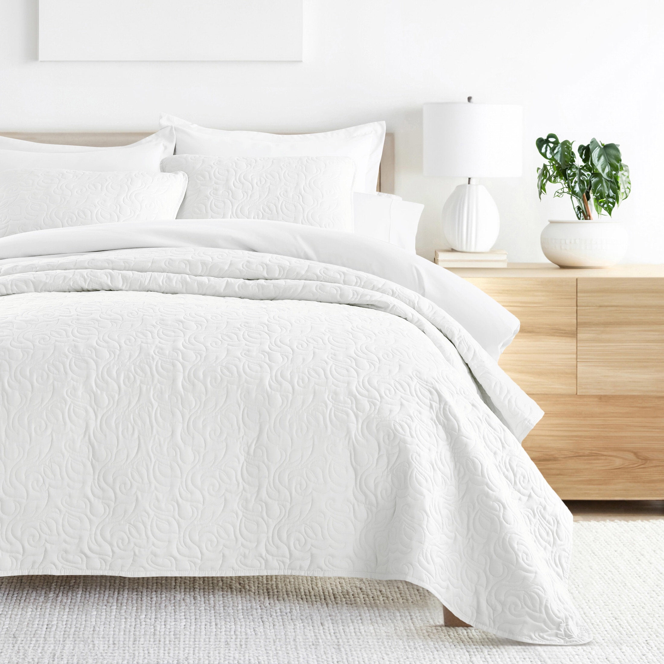 Noble Linens 3 Piece White Floral Stitch Quilt Set, Queen / Full