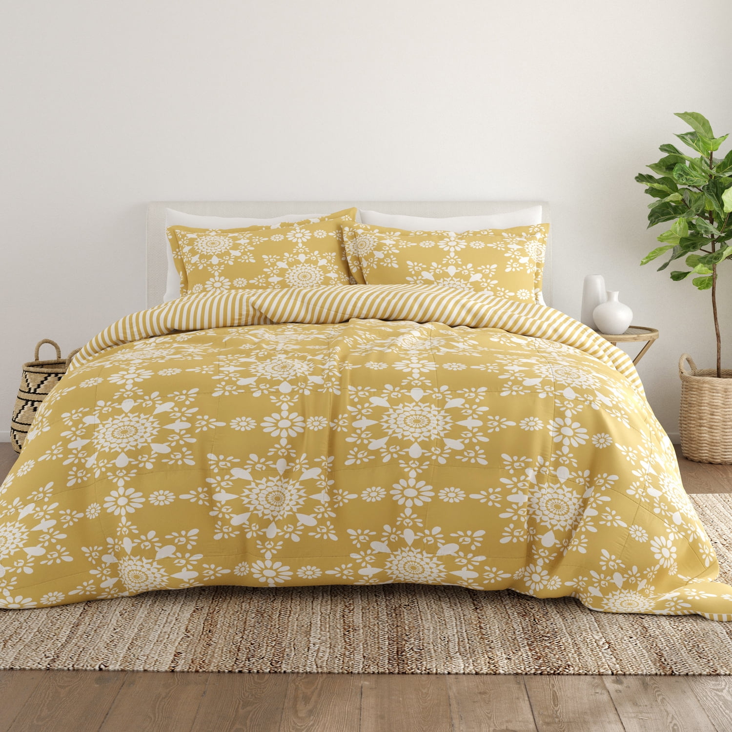 Noble Linens 3-Piece Yellow Daisy Medallion Reversible Print Comforter Set, Full/Queen