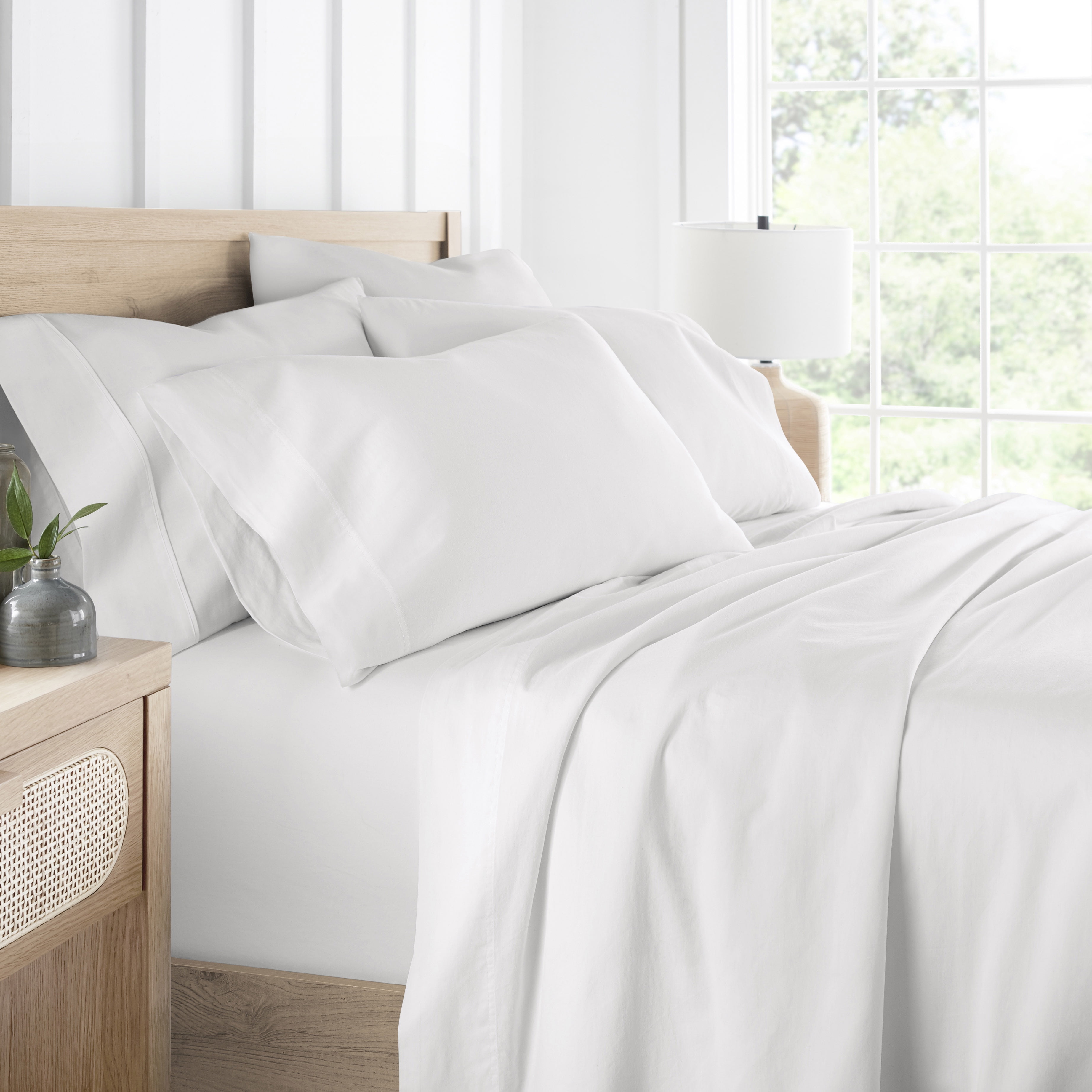 Noble Linens 300 Thread Count 4 Piece Cotton Sheet Set in White, CalKing