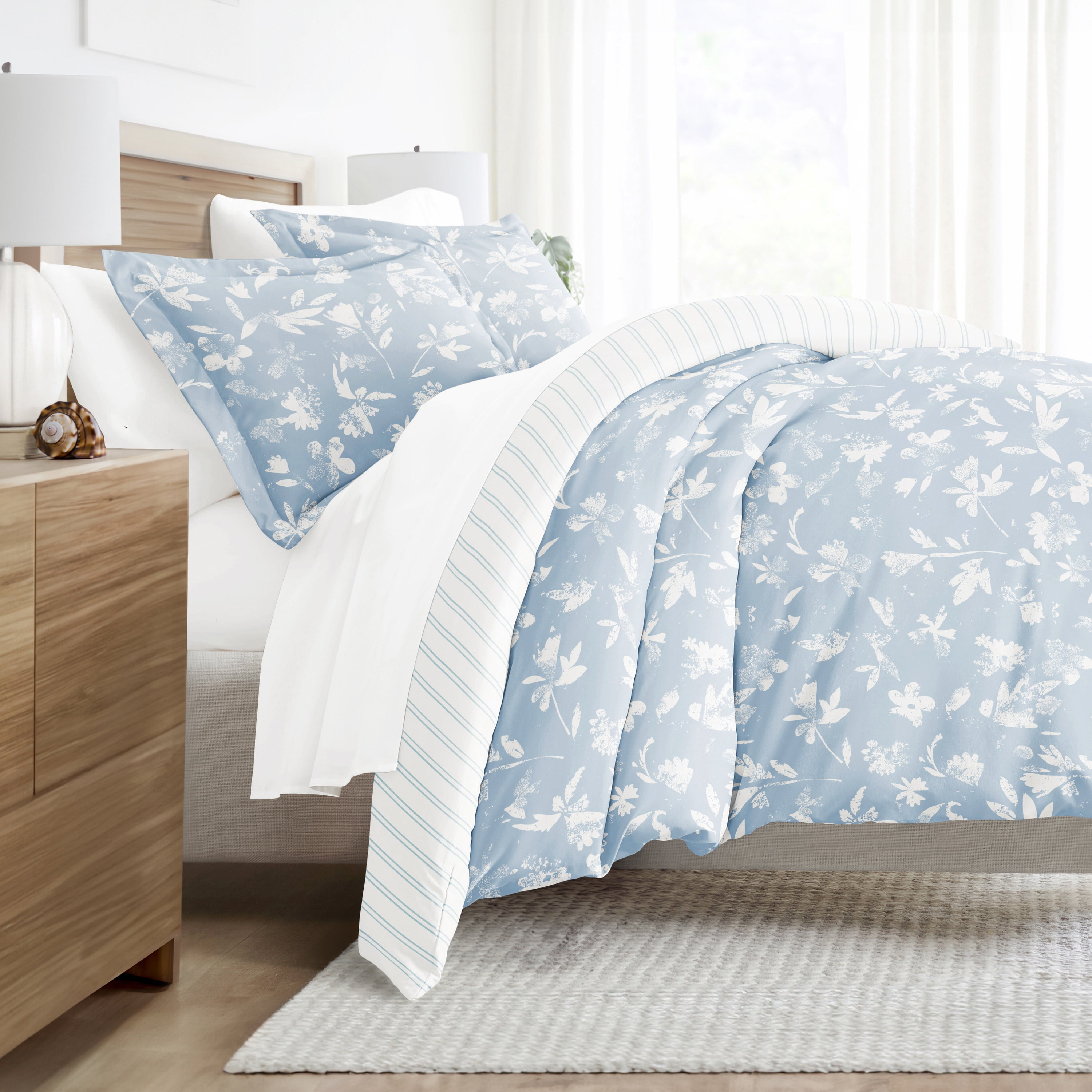 Noble Linens 8 Piece Patterned Duvet Bedding Bundle, Country Home Light Blue, Queen