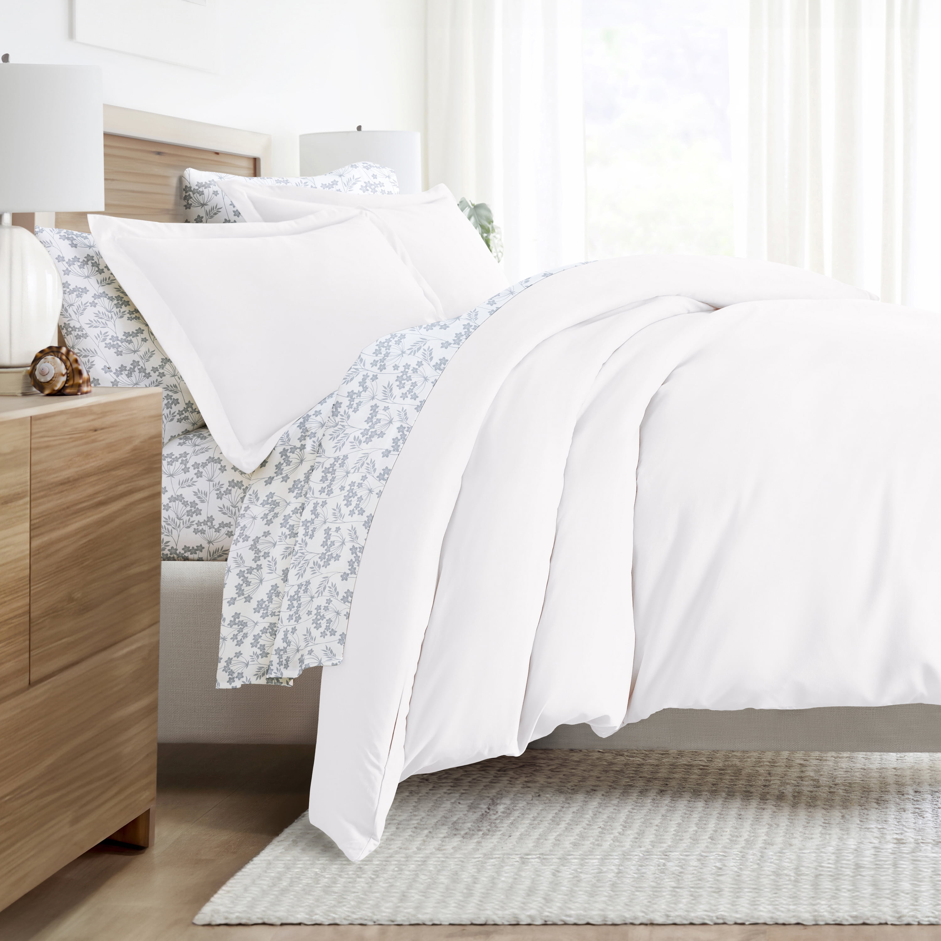 Noble Linens 8 Piece Solid Duvet Bundle in White, King