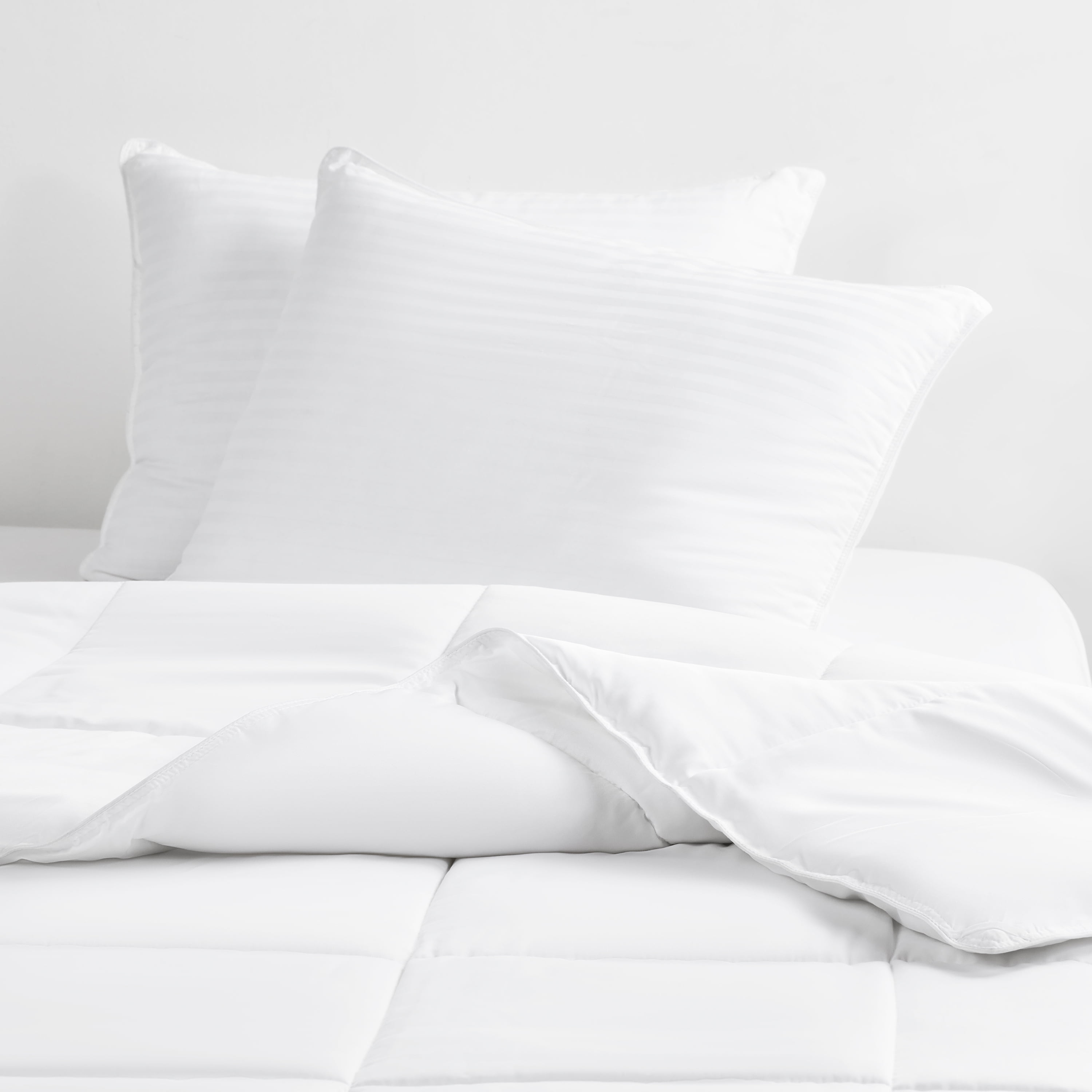 Sertapedic Cool Nites Bed Pillow Standard Queen