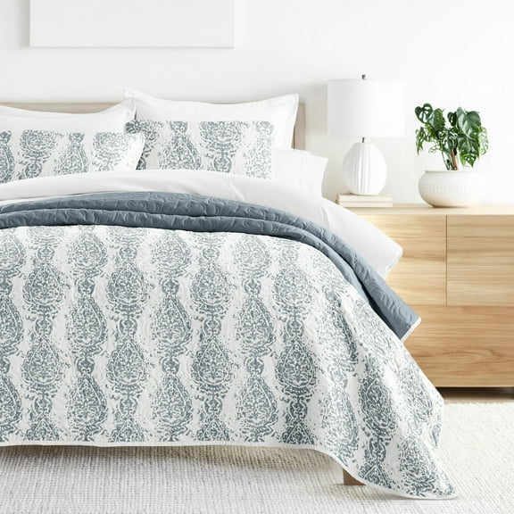 Noble Linens Dusk Blue 3 Piece Distressed Damask Reversible Print Quilt Set, King / CalKing