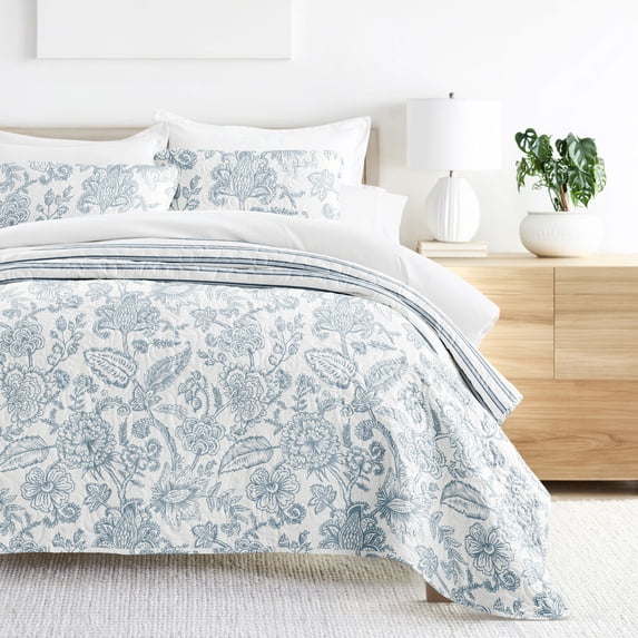 Noble Linens Dusk Blue 3 Piece Jacobean/Stripe Reversible Microfiber Quilt Set, King / CalKing