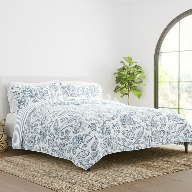 Ienjoy Home deals Damask Pattern Quilt Set, King, Pale Blue