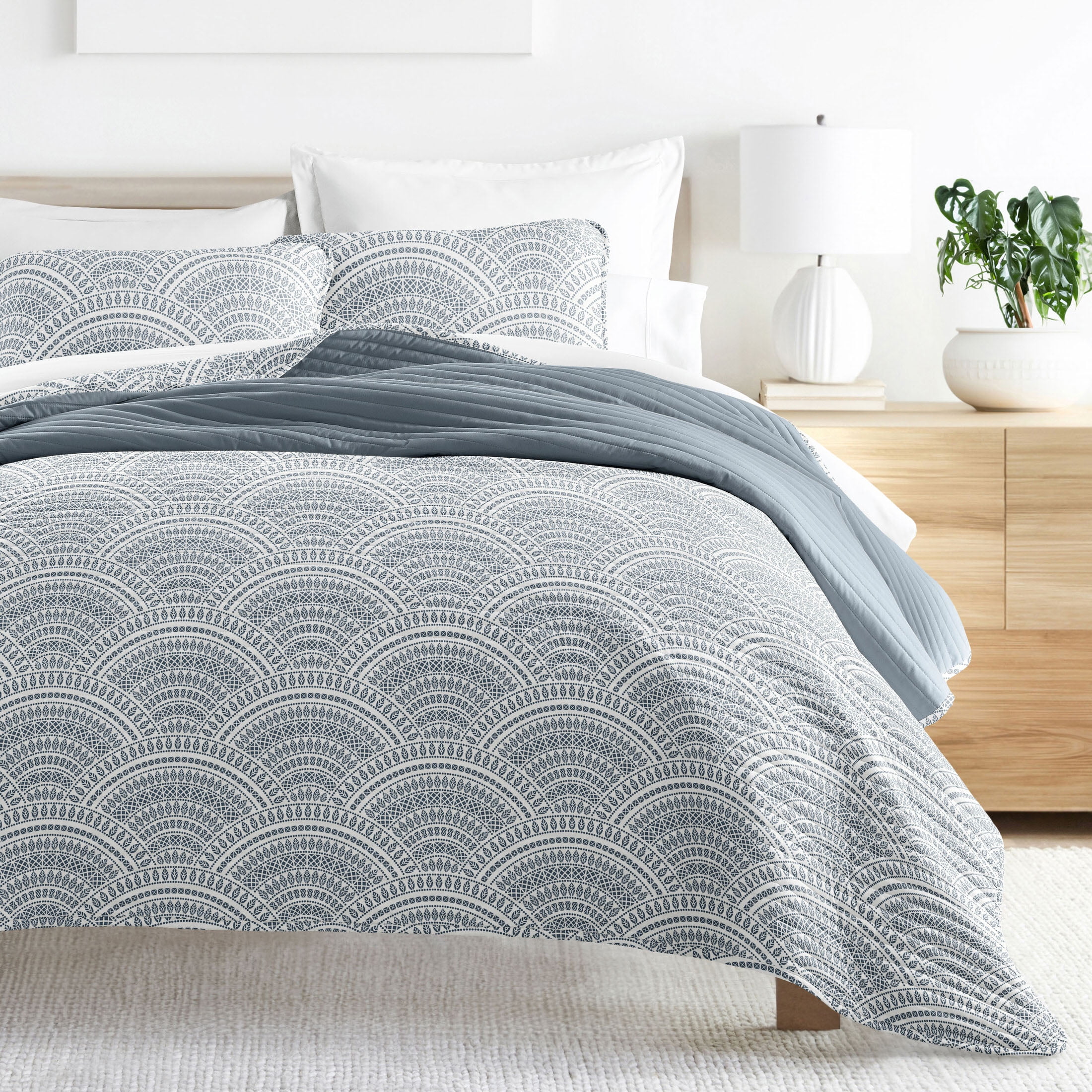 Dusk Blue King Reversible Microfiber Scallop Quilt Set