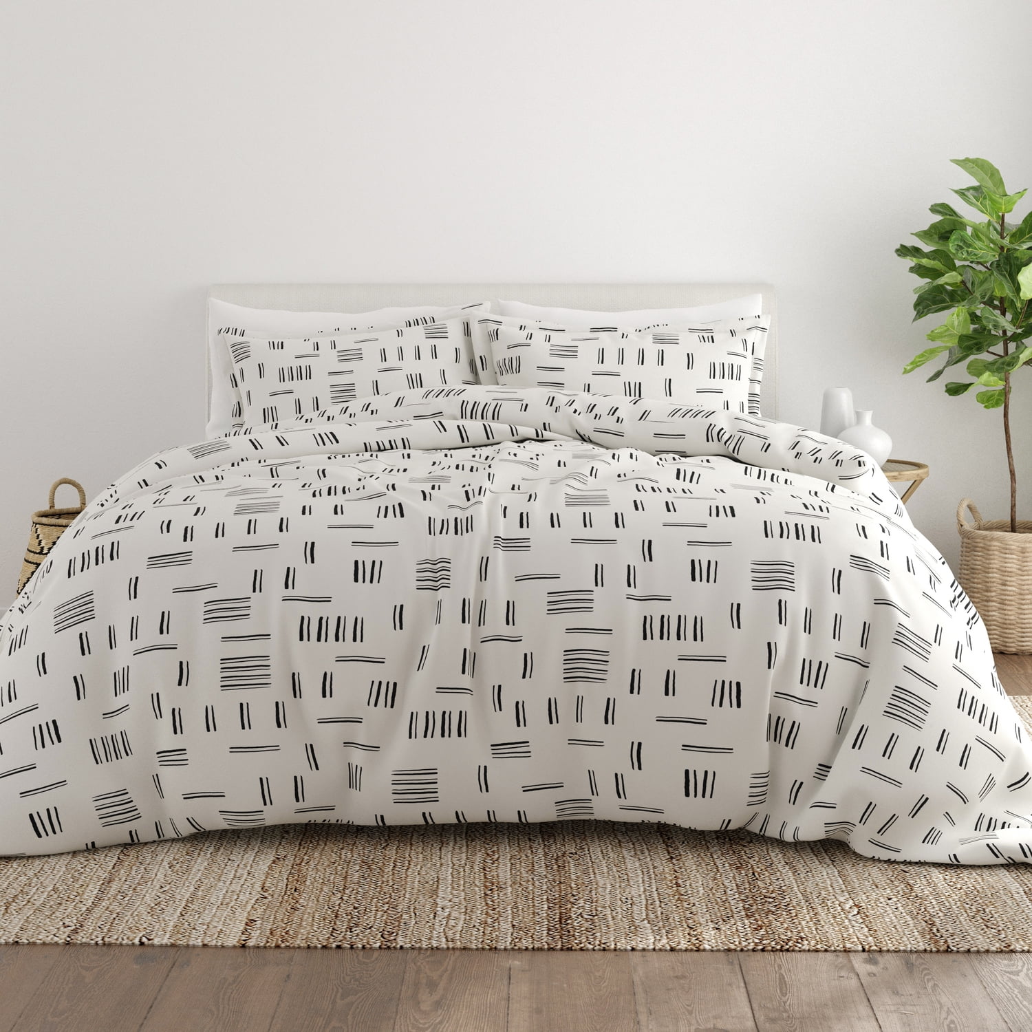 Geo Dash Gray and White Microfiber Full/Queen Duvet Cover Set