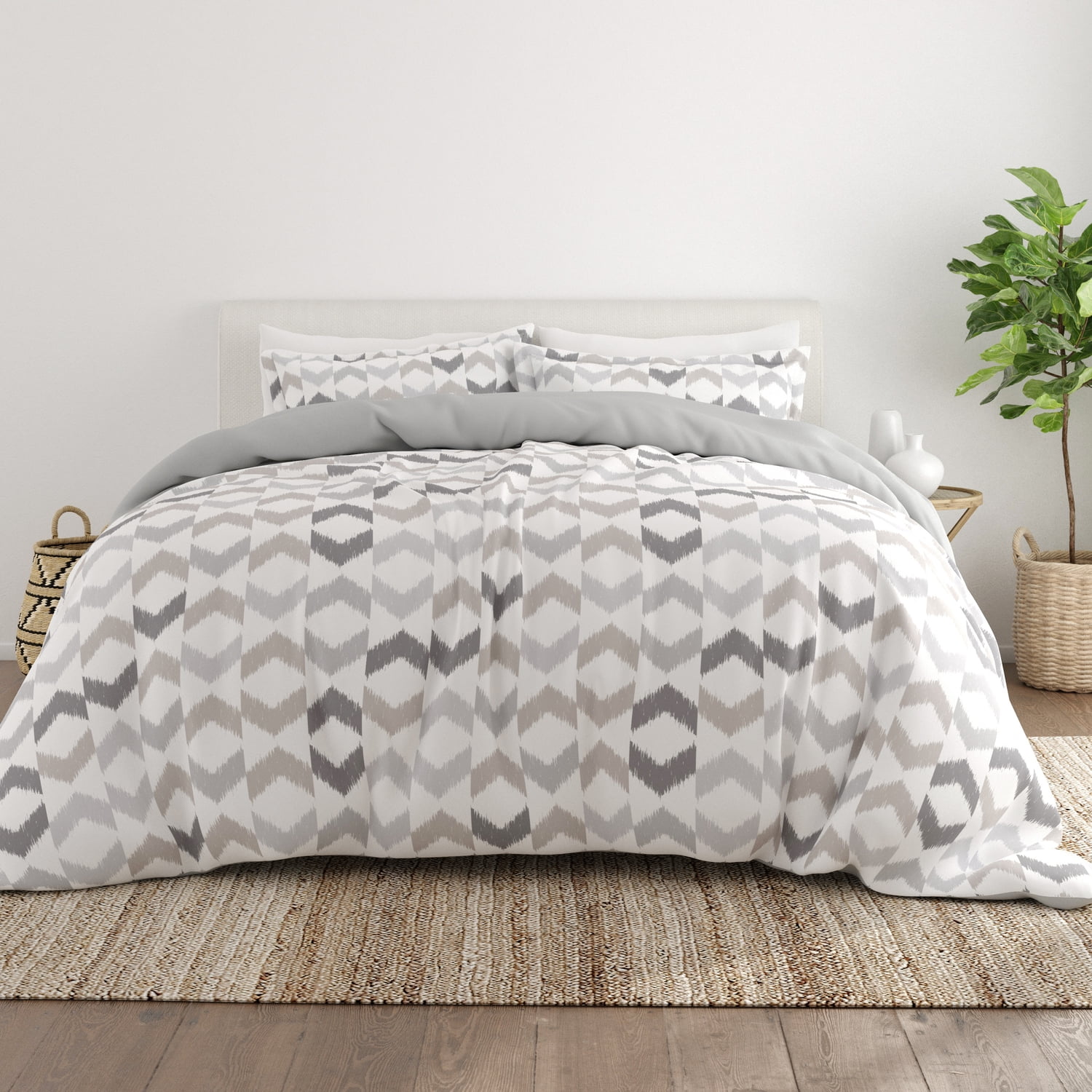 Noble Linens Gray Reversible Chevron Sleep Print 3-Piece Duvet Cover Set, Full/Queen