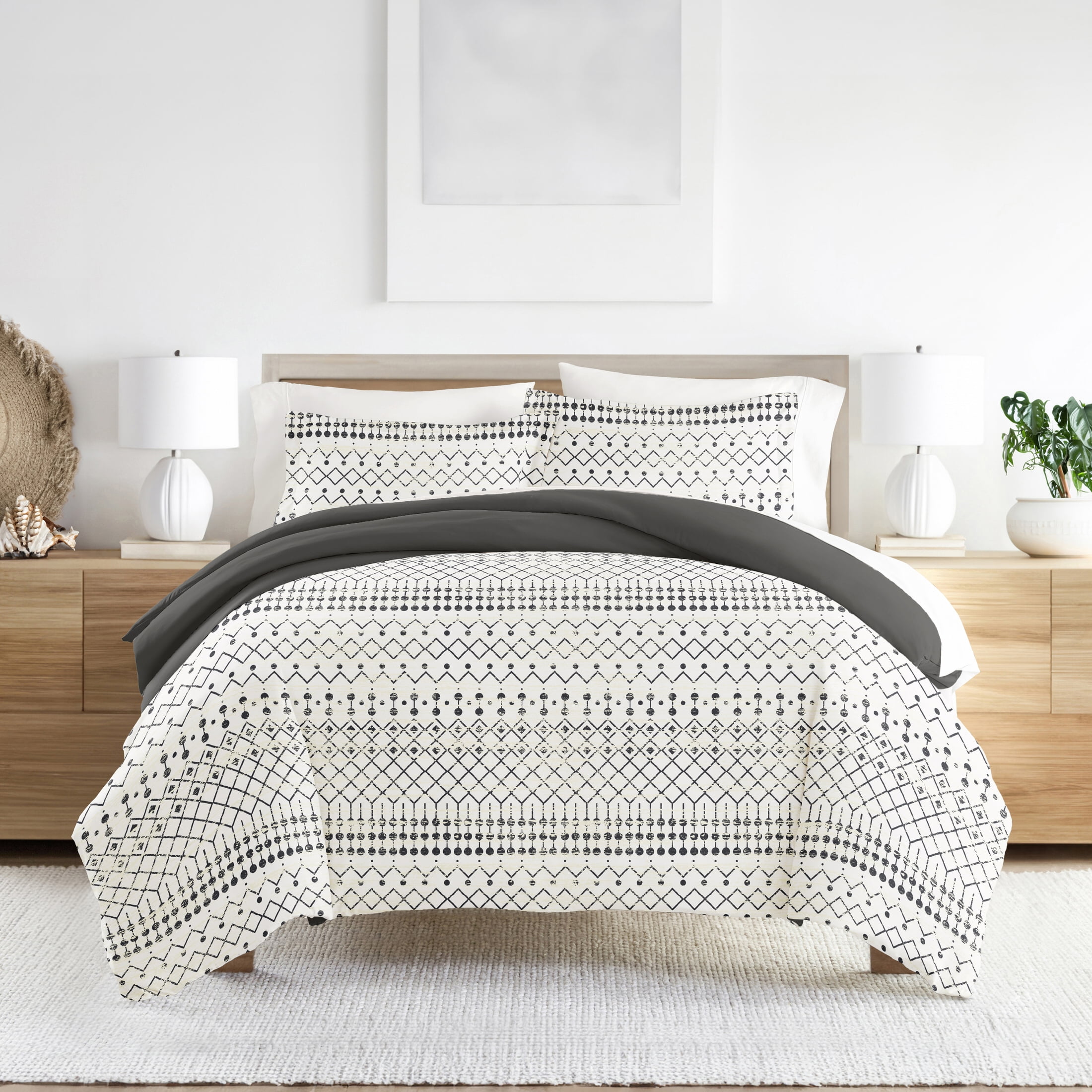 Gray and White Geometric Pattern King/Cal King Duvet Cover Set