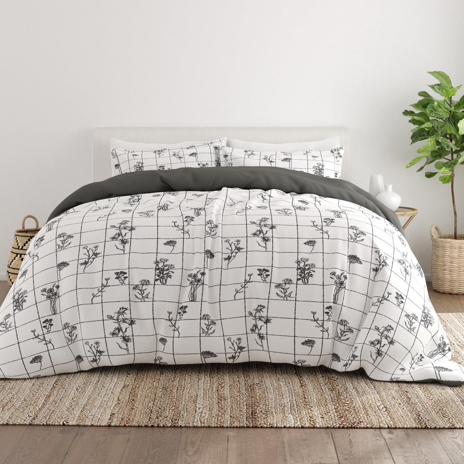 Gray and White Flower Field Pattern King/Cal King Microfiber Duvet Cover Set