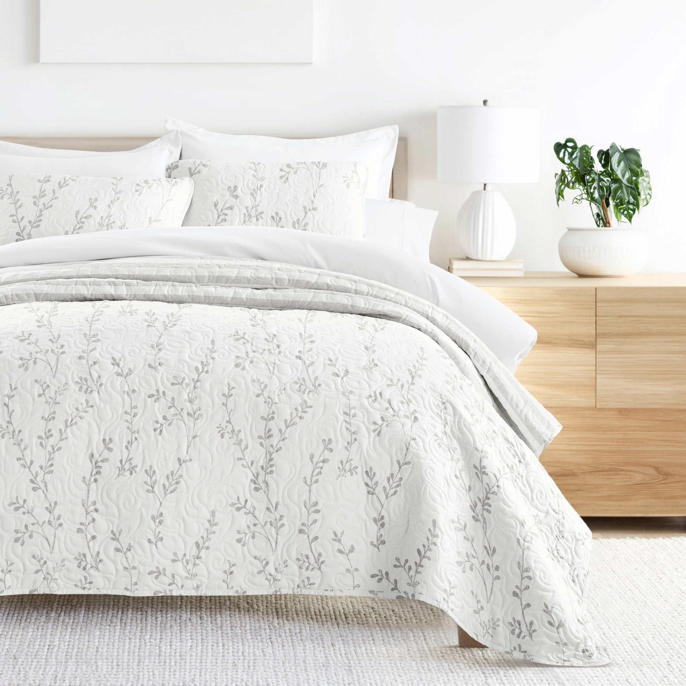 Noble Linens Light Gray 3 Piece Sprouting Vines Stripe Reversible Microfiber Quilt Set, King / CalKing