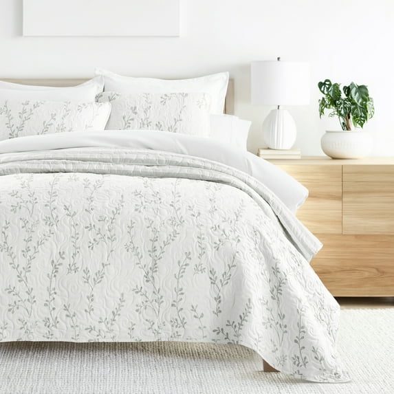 Noble Linens Light Gray 3 Piece Sprouting Vines Stripe Reversible Microfiber Quilt Set, Queen / Full