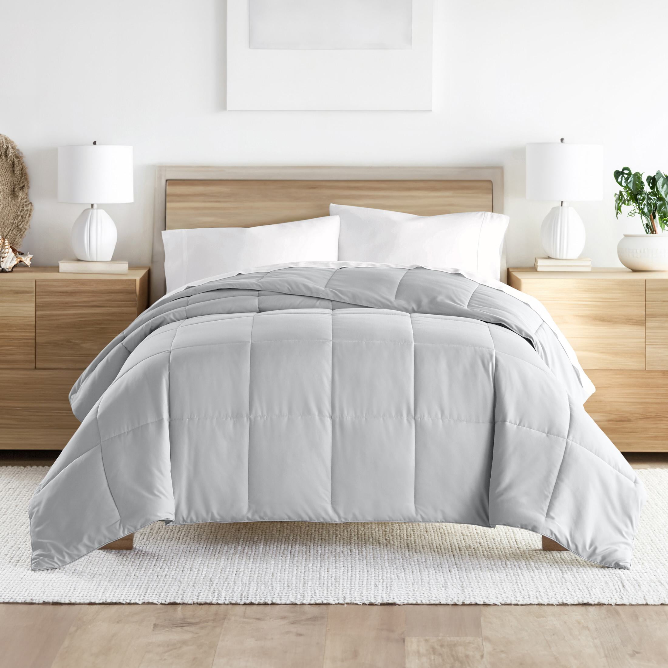 Noble Linens Light Gray All Season Lightweight Down-Alternative Solid Comforter, King/Cal King