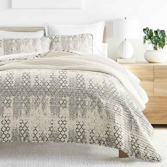 Noble Linens Light Grey 3 Piece Distressed Aztec Reversible Microfiber Quilt Set, Queen / Full