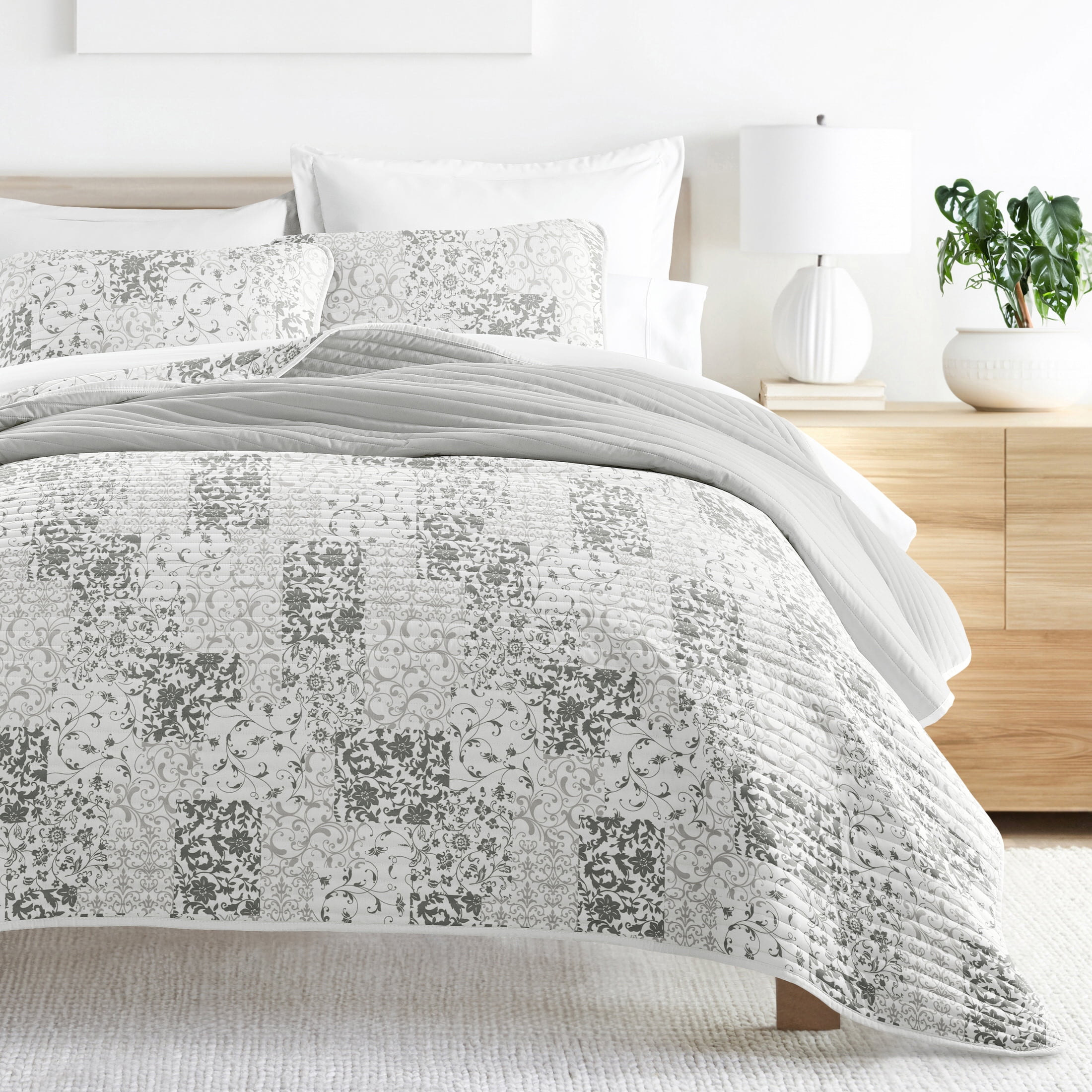 Light Gray Twin Reversible Microfiber Quilt Set with Shams
