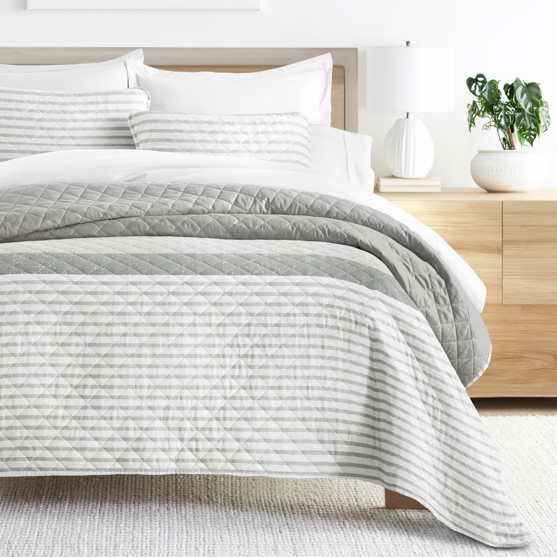 Noble Linens Light Grey 3 Piece Summer Stripes Reversible Microfiber Quilt Set, King / CalKing